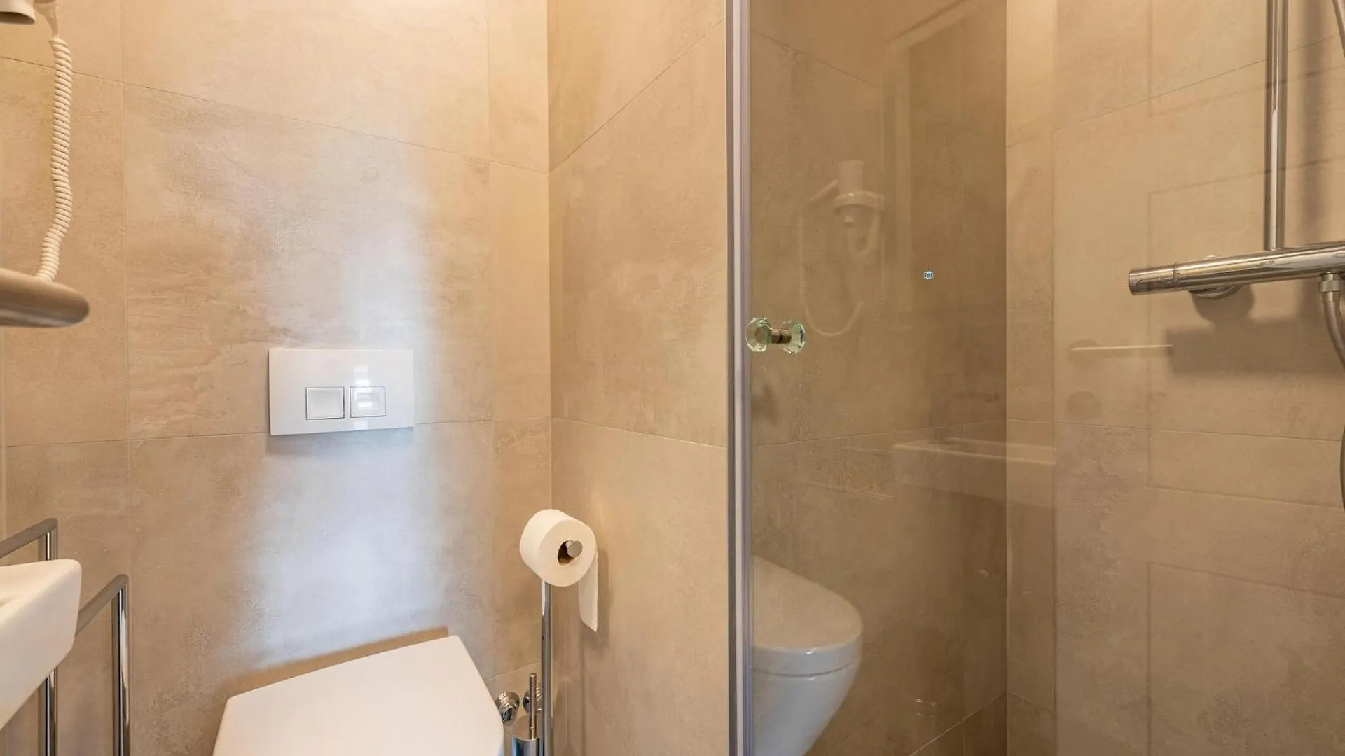 Gorgeous Apartment In Mrljane With Jacuzzi