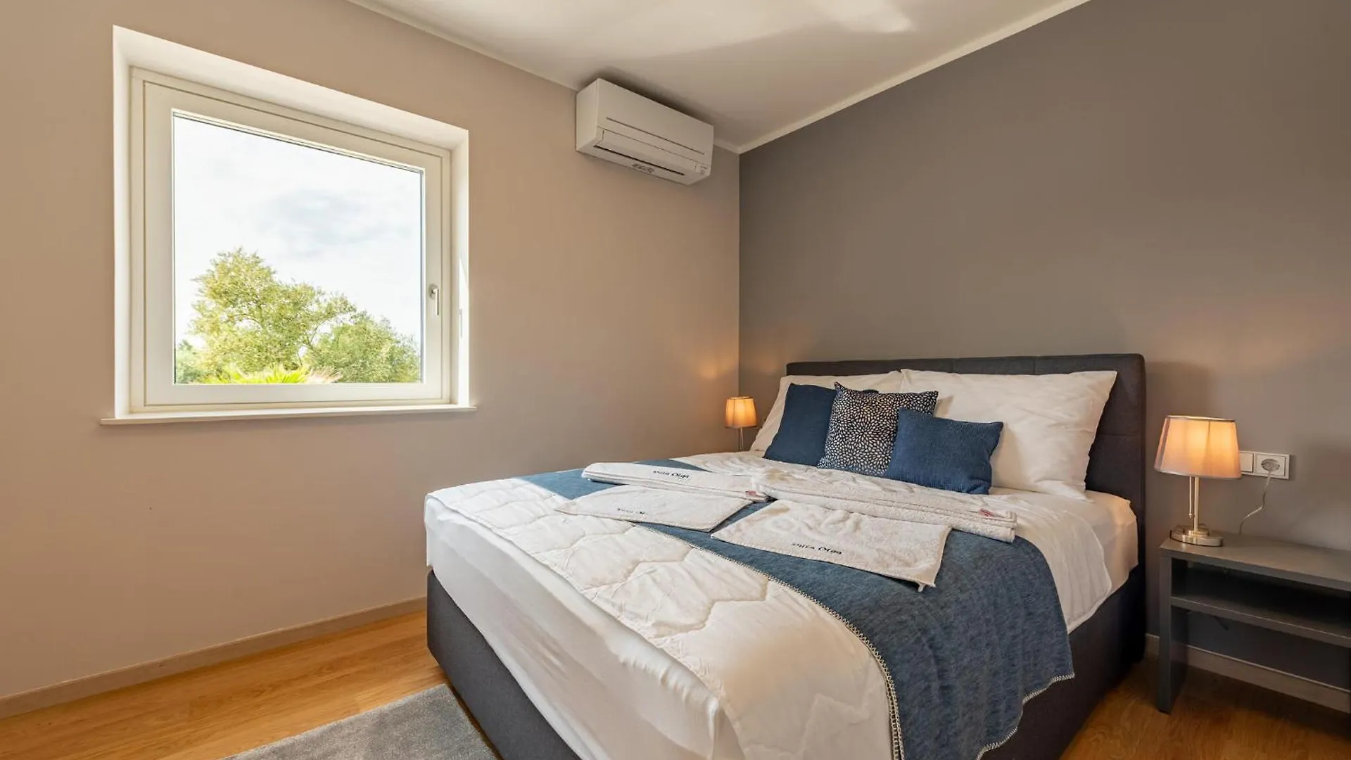 Gorgeous Apartment In Mrljane With Jacuzzi 0*,