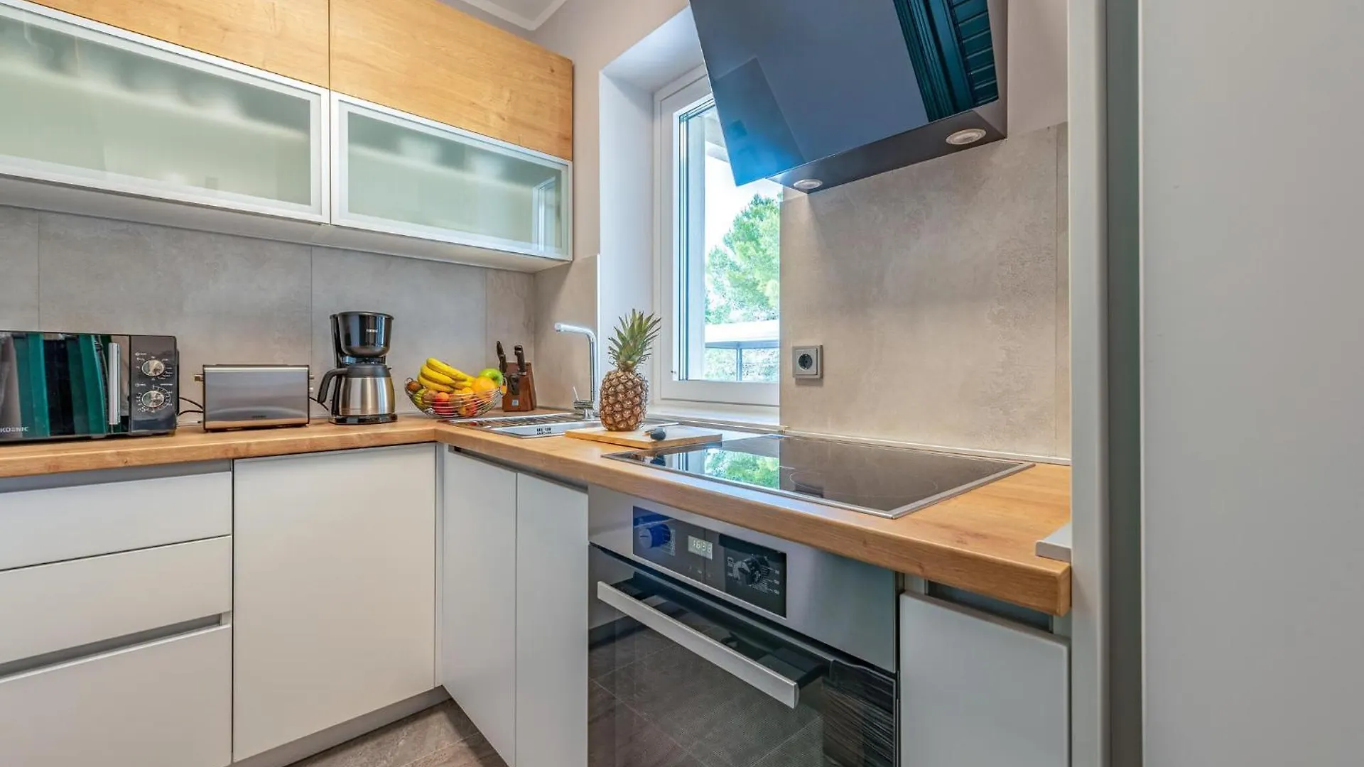 Gorgeous Apartment In Mrljane With Jacuzzi