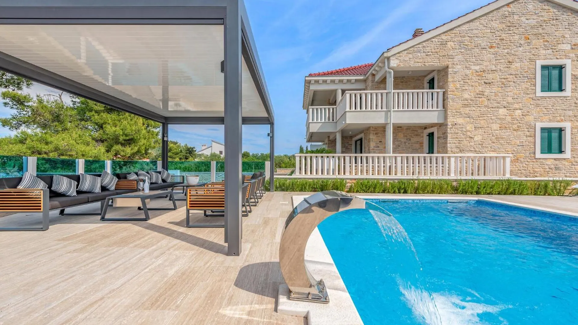 Gorgeous Apartment In Mrljane With Jacuzzi