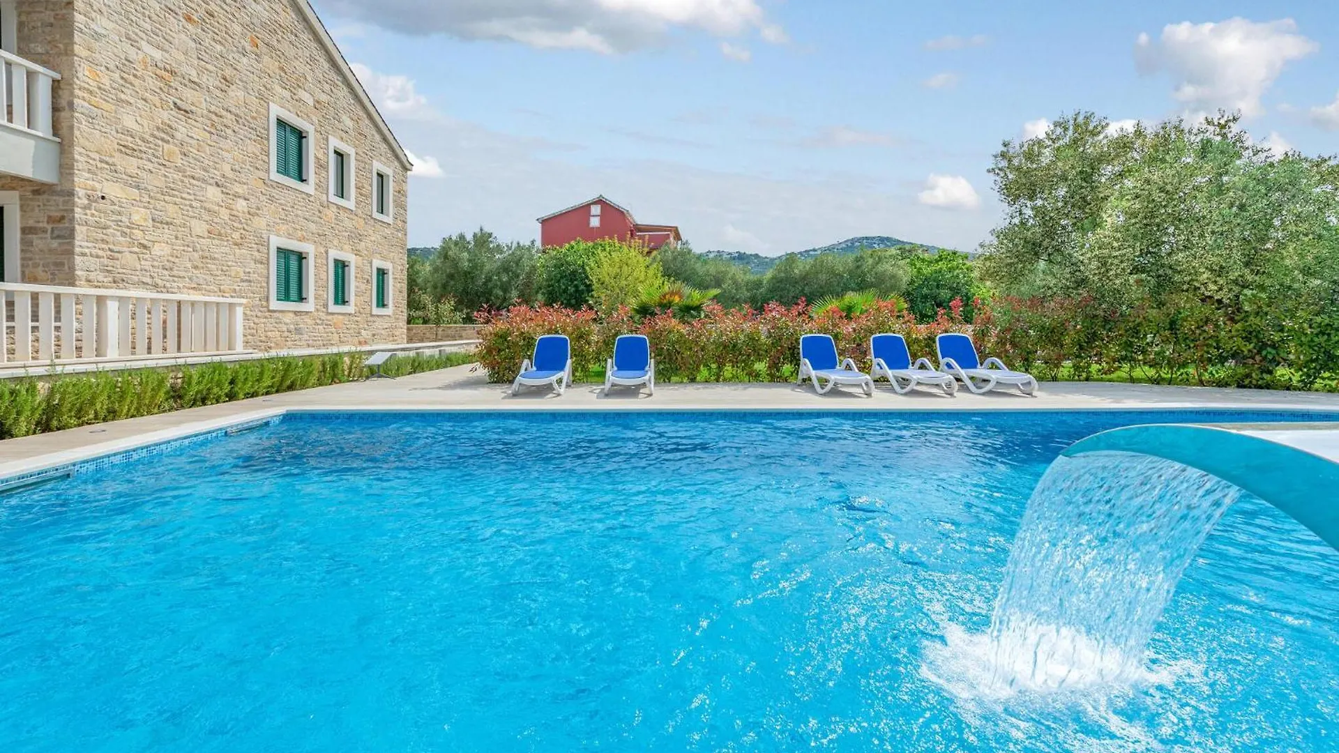 Gorgeous Apartment In Mrljane With Jacuzzi