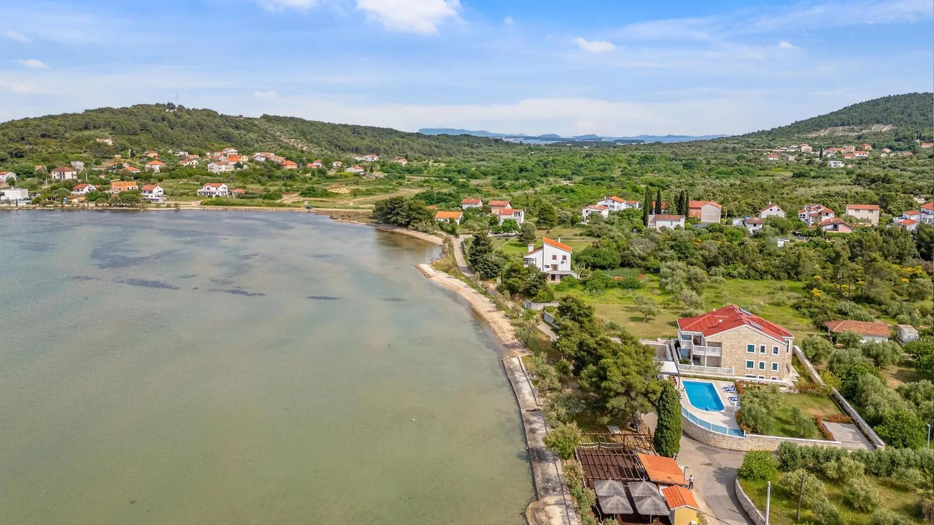 Gorgeous Apartment In Mrljane With Jacuzzi 0*,  Chorvatsko